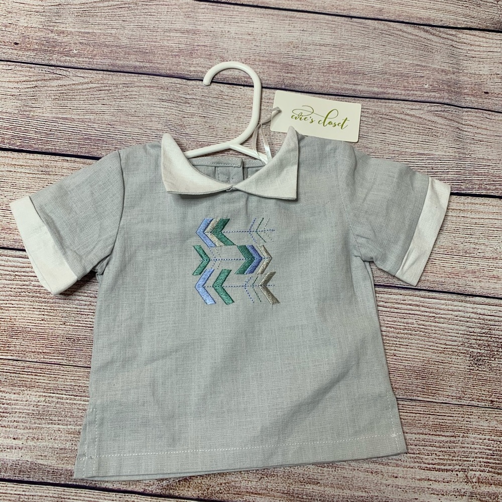 Evie’s Closet Gray arrow embroidered top